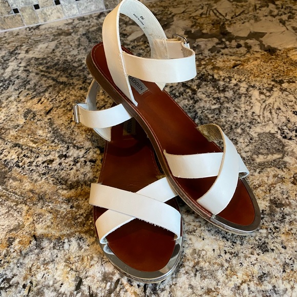 Steve Madden White Sandals Size 8 - Picture 3 of 5